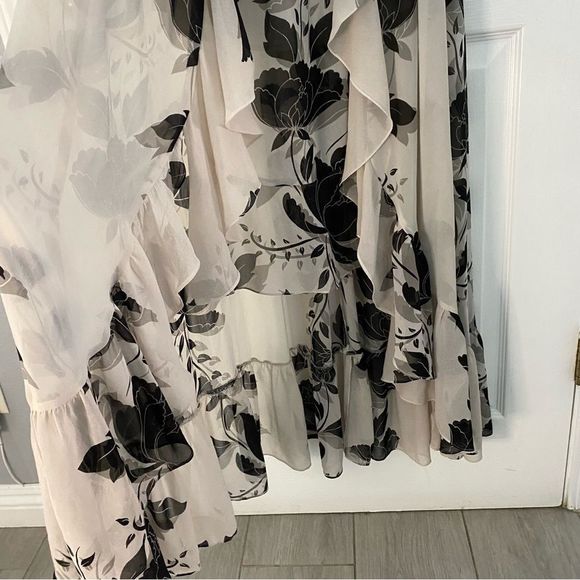 Bebe Maxi Dress - Picture 4 of 8